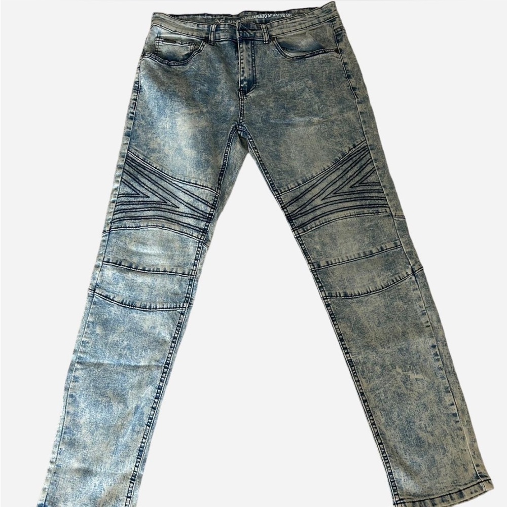 Versace V19-69 Abbigliamento Sportivo SRL Milano Italia 
Blue acid wash jeans